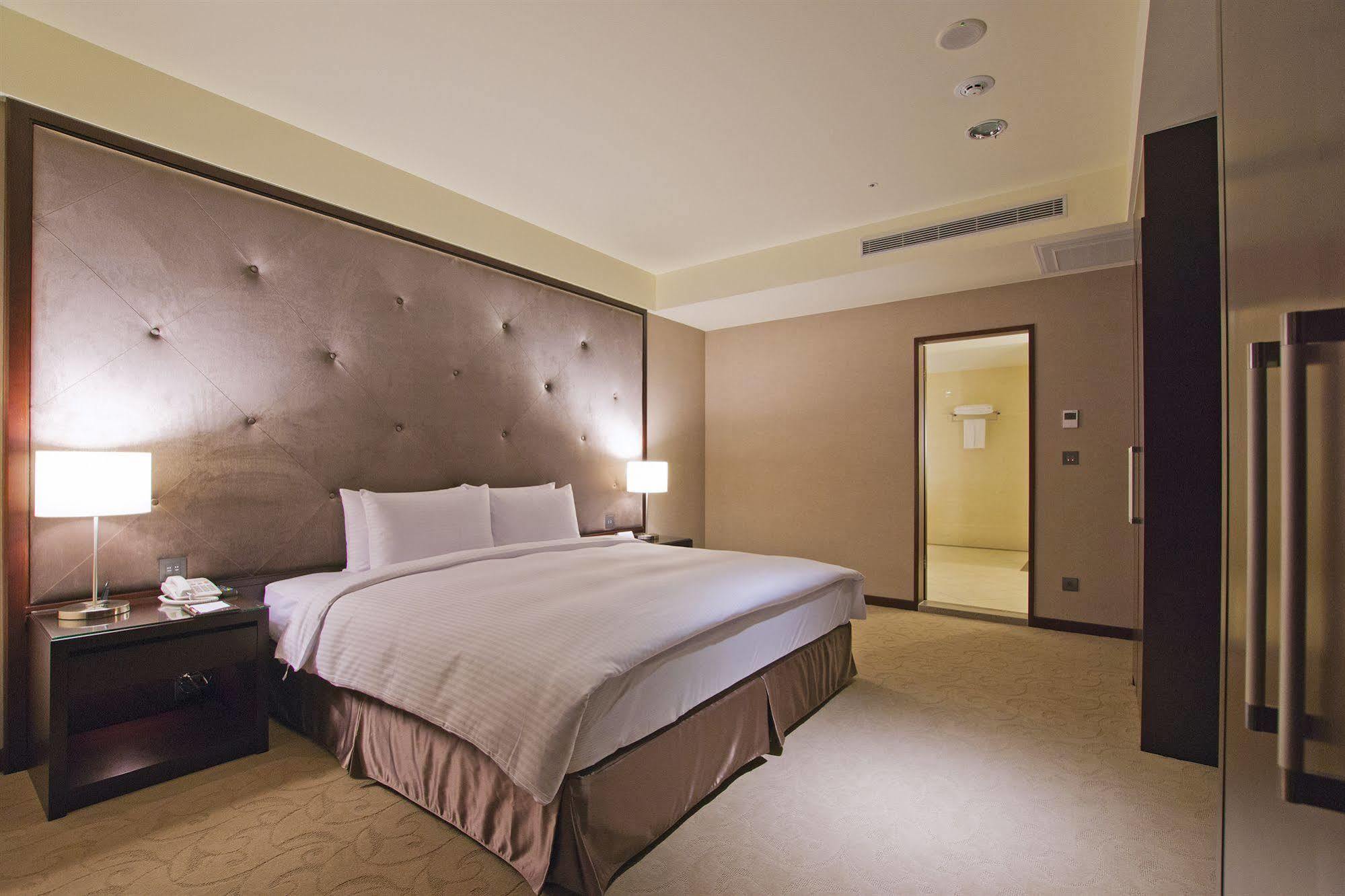 Lailai Hotel Tajcshung Kültér fotó